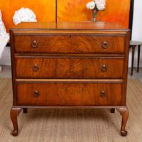 Walnut Chest of Drawers Queen Anne Style c.1920 (2 of 11) Walnut Chest of Drawers Queen Anne Style c.1920 (2 of 11)