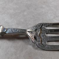 19th Century Martin Hall & Co Silver Plate Fish Servers (10 of 11) 19th Century Martin Hall & Co Silver Plate Fish Servers (10 of 11)