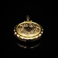 Antique 9ct Yellow Gold Engraved Fancy Round Photo Locket Pendant (2 of 10) Antique 9ct Yellow Gold Engraved Fancy Round Photo Locket Pendant (2 of 10)