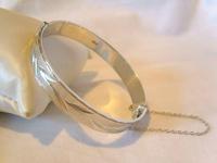 Vintage Sterling Silver Bangle 1975 Ornate Leaf Decoration 22.8 Grams 7" Length (2 of 10) Vintage Sterling Silver Bangle 1975 Ornate Leaf Decoration 22.8 Grams 7" Length (2 of 10)