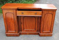 1900's Large Well Fitted Breakfront Mahogany 3 Door Sideboard + Key (3 of 5) 1900's Large Well Fitted Breakfront Mahogany 3 Door Sideboard + Key (3 of 5)