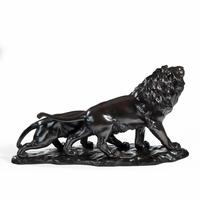 Meiji period bronze study of a lion and lioness by ‘Genryusai Seiya’ (6 of 8) Meiji period bronze study of a lion and lioness by ‘Genryusai Seiya’ (6 of 8)