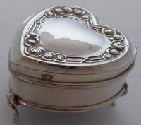 1909 Hallmarked Silver Love Heart Pill Earring Jewellery Box Arts & Crafts (9 of 10) 1909 Hallmarked Silver Love Heart Pill Earring Jewellery Box Arts & Crafts (9 of 10)