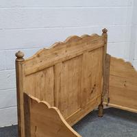 Large Old Pine Sleigh Bed (4 of 5) Large Old Pine Sleigh Bed (4 of 5)