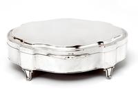 Antique Silver Trinket Box in an Oval Shaped Form with a Plain Hinged Lid (3 of 7) Antique Silver Trinket Box in an Oval Shaped Form with a Plain Hinged Lid (3 of 7)