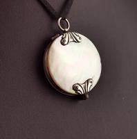 Antique Georgian Quizzing Glass Pendant, Mother of Pearl & Silver (10 of 14) Antique Georgian Quizzing Glass Pendant, Mother of Pearl & Silver (10 of 14)