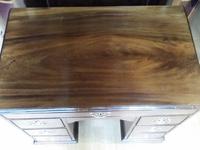 Small George II Kneehole Dressing Table (3 of 7) Small George II Kneehole Dressing Table (3 of 7)