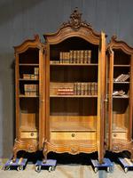 Wonderful French Walnut Bookcase or Cabinet (15 of 25) Wonderful French Walnut Bookcase or Cabinet (15 of 25)