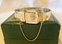 Vintage Sterling Silver Buckle Bangle 1976 Original Box 7" Length 24.4 Grams (2 of 12) Vintage Sterling Silver Buckle Bangle 1976 Original Box 7" Length 24.4 Grams (2 of 12)