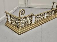 Superb Quality and design 19th Century Heavy Brass Fender (4 of 5) Superb Quality and design 19th Century Heavy Brass Fender (4 of 5)