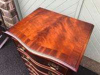 Serpentine Mahogany Slim Chest Drawers (5 of 8) Serpentine Mahogany Slim Chest Drawers (5 of 8)