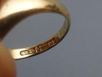 9ct gold gentlemans signet ring (4 of 5) 9ct gold gentlemans signet ring (4 of 5)