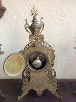 Antique French Gilded Bronze 8 Day Striking Garniture Set / Mantel Clock (5 of 9) Antique French Gilded Bronze 8 Day Striking Garniture Set / Mantel Clock (5 of 9)
