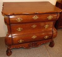 18th. Century Dutch Pale Oak Bombe Chest (8 of 8) 18th. Century Dutch Pale Oak Bombe Chest (8 of 8)