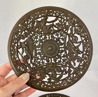 Pair of 19th Century Coalbrookdale Cast Iron Plates c.1880 (4 of 6) Pair of 19th Century Coalbrookdale Cast Iron Plates c.1880 (4 of 6)