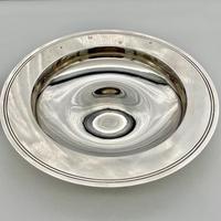 20th Century Modern Large Sterling Silver Armada Dish London 1994 Mappin & Webb (4 of 7) 20th Century Modern Large Sterling Silver Armada Dish London 1994 Mappin & Webb (4 of 7)