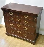 Mid 18th Century Batchelors Chest (5 of 7) Mid 18th Century Batchelors Chest (5 of 7)