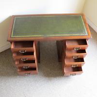 Walnut Kneehole Writing Desk - Edwardian c.1910 (6 of 8) Walnut Kneehole Writing Desk - Edwardian c.1910 (6 of 8)