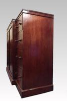 George III Figured Mahogany Linen Press (11 of 12) George III Figured Mahogany Linen Press (11 of 12)