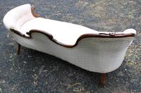 1960s Elegant Carved Mahogany Double Spoonback Chaise in Cream (4 of 4) 1960s Elegant Carved Mahogany Double Spoonback Chaise in Cream (4 of 4)