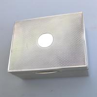 Good & Attractive Art Deco Good Sized Solid Silver Cigarette Box c.1925 (5 of 9) Good & Attractive Art Deco Good Sized Solid Silver Cigarette Box c.1925 (5 of 9)