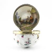 18th Century German Porcelain Snuff Box / Bonbonniere