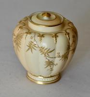 Superb Worcester Royal Porcelain Co. Blush Ivory Lidded Vase 1890 (2 of 9) Superb Worcester Royal Porcelain Co. Blush Ivory Lidded Vase 1890 (2 of 9)