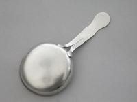Victorian Silver 'Frying Pan' Caddy Spoon by Hilliard & Thomason, Birmingham, 1875 (8 of 10) Victorian Silver 'Frying Pan' Caddy Spoon by Hilliard & Thomason, Birmingham, 1875 (8 of 10)