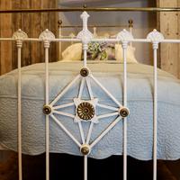 Antique White Decorative Brass & Iron Victorian Single Bedstead (3 of 7) Antique White Decorative Brass & Iron Victorian Single Bedstead (3 of 7)