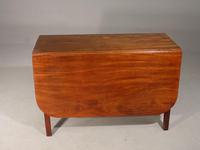 Shaped George III Period Mahogany Drop-leaf Table (7 of 7) Shaped George III Period Mahogany Drop-leaf Table (7 of 7)