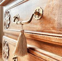 French Antique Style Oak Chest of Drawers / Drawers / Commode (4 of 5) French Antique Style Oak Chest of Drawers / Drawers / Commode (4 of 5)