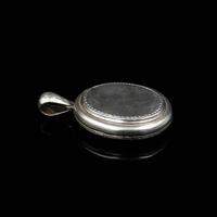 Antique Victorian Stork Bird Engraved Oval Sterling Silver Photo Locket Pendant (6 of 8) Antique Victorian Stork Bird Engraved Oval Sterling Silver Photo Locket Pendant (6 of 8)
