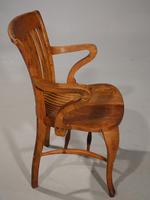 Well-Formed Early 20th Century Golden Oak Desk Chair (2 of 5) Well-Formed Early 20th Century Golden Oak Desk Chair (2 of 5)
