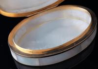 Art Deco Diamond and Emerald snuff box, 18ct gold, Mother of Pearl (8 of 14) Art Deco Diamond and Emerald snuff box, 18ct gold, Mother of Pearl (8 of 14)