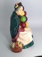 Royal Doulton Figurine - The Old Balloon Seller (2 of 7) Royal Doulton Figurine - The Old Balloon Seller (2 of 7)