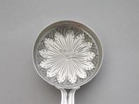 Victorian Silver 'Frying Pan' Caddy Spoon by Hilliard & Thomason, Birmingham, 1875 (6 of 10) Victorian Silver 'Frying Pan' Caddy Spoon by Hilliard & Thomason, Birmingham, 1875 (6 of 10)