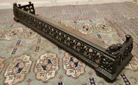 Victorian Arts & Crafts Cast Iron Fender Decorated with Sun Flowers (4 of 5) Victorian Arts & Crafts Cast Iron Fender Decorated with Sun Flowers (4 of 5)