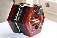 Lachenal Mahogany concertina in the original carrier case which is in very good condition (13 of 13) Lachenal Mahogany concertina in the original carrier case which is in very good condition (13 of 13)