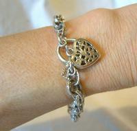 Vintage Silver Bracelet 1970s Ornate Heart Padlock 7 1/2" Length 13.3 Grams (11 of 11) Vintage Silver Bracelet 1970s Ornate Heart Padlock 7 1/2" Length 13.3 Grams (11 of 11)