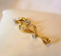 9ct Gold & Diamond Leaf Pendant 1980 Fully Hallmarked 2.8cm Length 1.1 Grams (4 of 9) 9ct Gold & Diamond Leaf Pendant 1980 Fully Hallmarked 2.8cm Length 1.1 Grams (4 of 9)