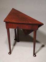 Good George III Period Mahogany Corner Table (2 of 4) Good George III Period Mahogany Corner Table (2 of 4)