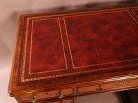Victorian Pedestal Desk in Mahogany (4 of 8) Victorian Pedestal Desk in Mahogany (4 of 8)