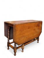 Antique English Oak Drop Leaf Table / Barley Twist / Dates From Around The 1880s / 6-8 Seats