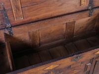 Early 18th Century Dower Chest in Oak (6 of 9) Early 18th Century Dower Chest in Oak (6 of 9)
