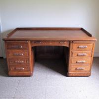 Oak Pedestal Desk (2 of 9) Oak Pedestal Desk (2 of 9)