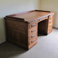 Oak Pedestal Desk (3 of 9) Oak Pedestal Desk (3 of 9)