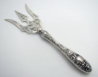 Beautiful Victorian 1899 Solid Sterling Silver Antique Repousse Bread Muffin Cake Fork Server (2 of 8) Beautiful Victorian 1899 Solid Sterling Silver Antique Repousse Bread Muffin Cake Fork Server (2 of 8)