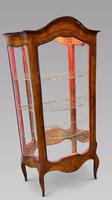 French 19th Century Kingwood Serpentine Vitrine Display Cabinet (4 of 5) French 19th Century Kingwood Serpentine Vitrine Display Cabinet (4 of 5)