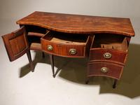 A Particularly Good George III Period Serpentine Mahogany Sideboard. (5 of 5) A Particularly Good George III Period Serpentine Mahogany Sideboard. (5 of 5)