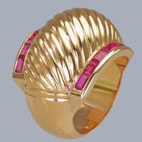 Exceptional 1940s Ruby Bombé Ring in 18ct Gold – Grand Retro Cocktail Ring